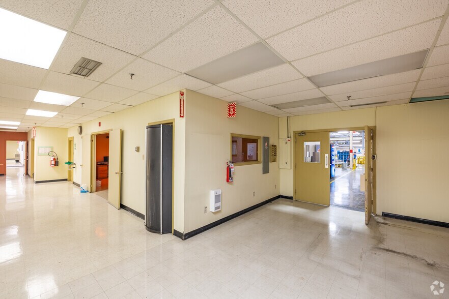 More Photos Of 200 Boul Grand N, Cowansville Warehouse For Sale