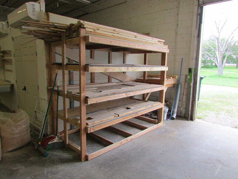 More Photos Of 131 SE Cholwell Ave, Bartlesville Warehouse For Sale