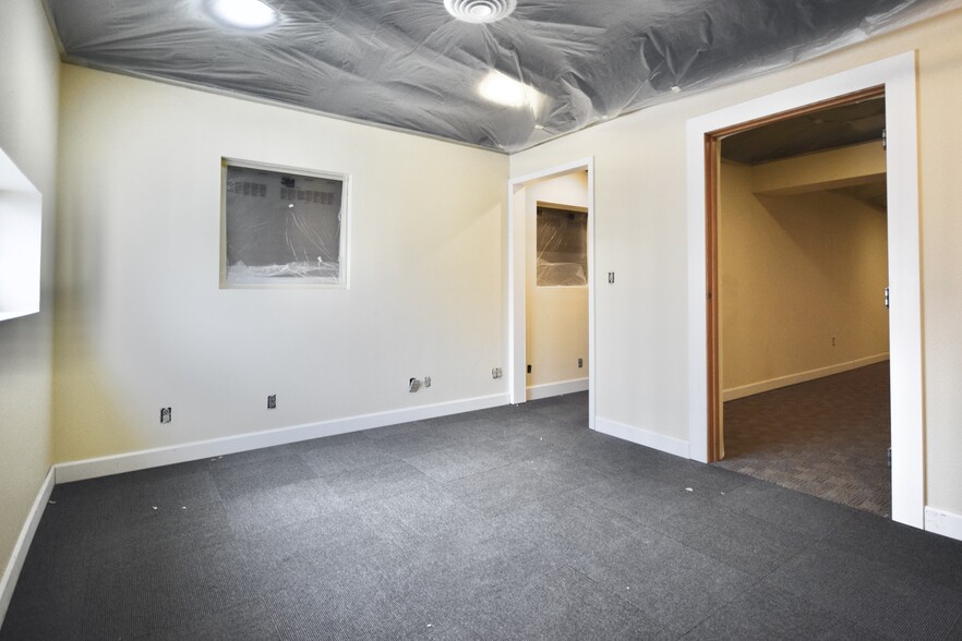 More Photos Of 55 SE Main St, Portland Warehouse For Lease