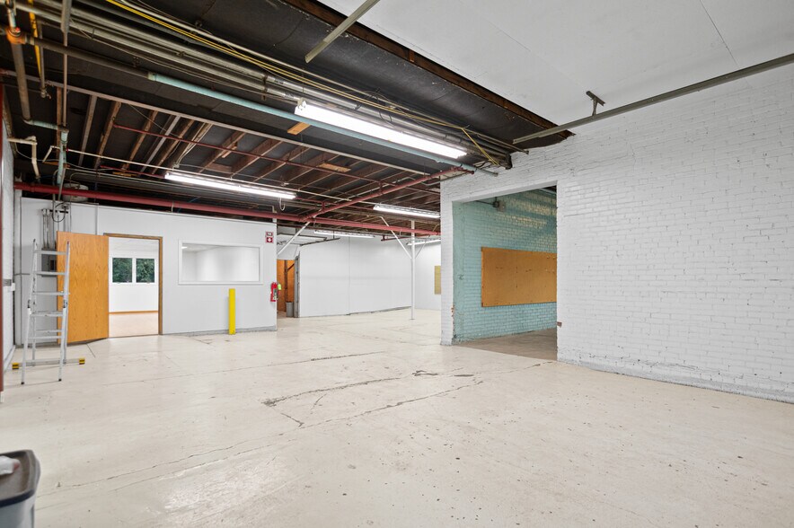 More Photos Of 350 N Center St, Brandon Industrial For Sale