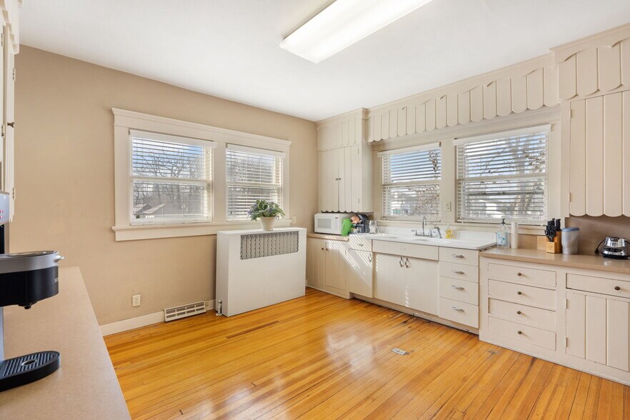 More Photos Of 1201 E Walnut St, Springfield Loft Creative Space For Sale