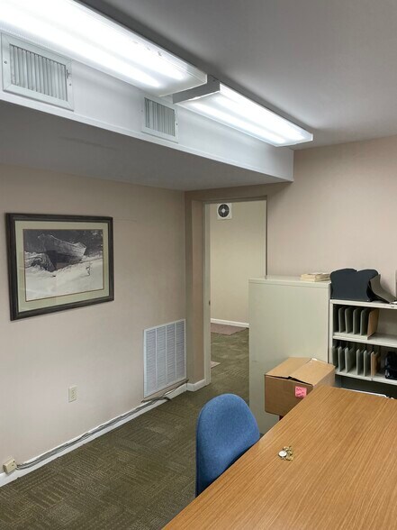 More Photos Of 567 Vauxhall St, Waterford Medical For Sale