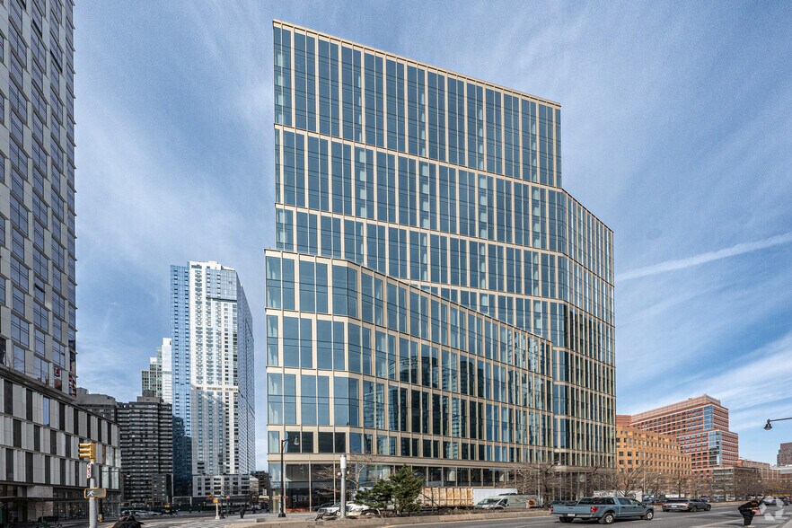 More Photos Of 141 Willoughby St, Brooklyn Office For Lease