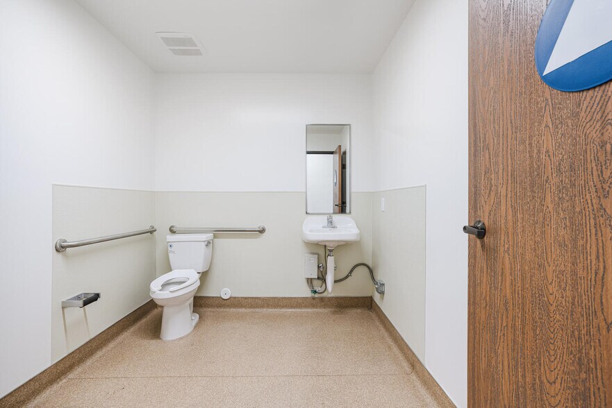 More Photos Of 12701 Van Nuys Blvd, Pacoima Warehouse For Lease