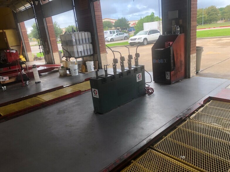 More Photos Of 12250 S Gessner Dr, Houston Auto Repair For Sale