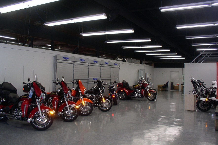 More Photos Of 400 Connecticut Blvd, East Hartford Freestanding For Lease