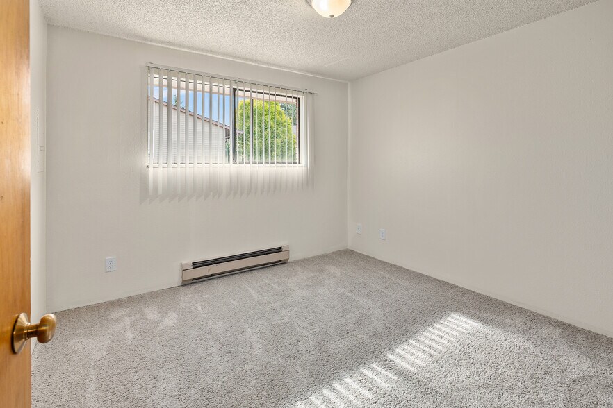 More Photos Of 2517 Howard Ave, Everett Apartments For Sale