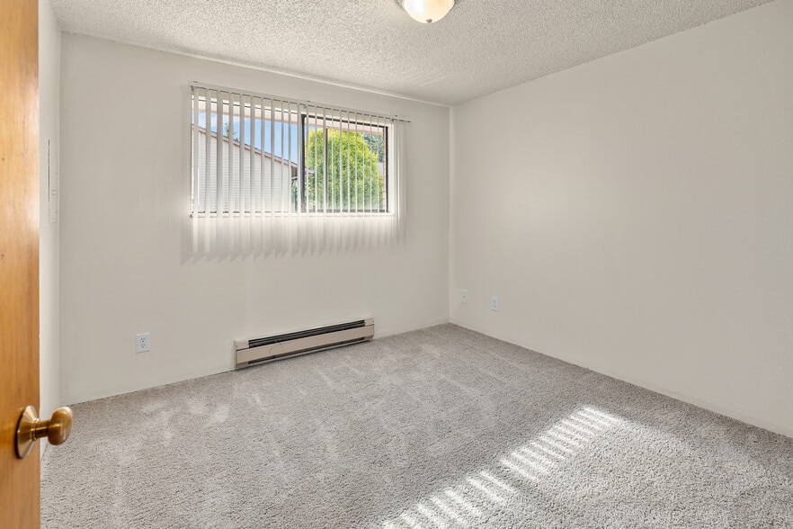 More Photos Of 2517 Howard St, Everett Apartments For Sale