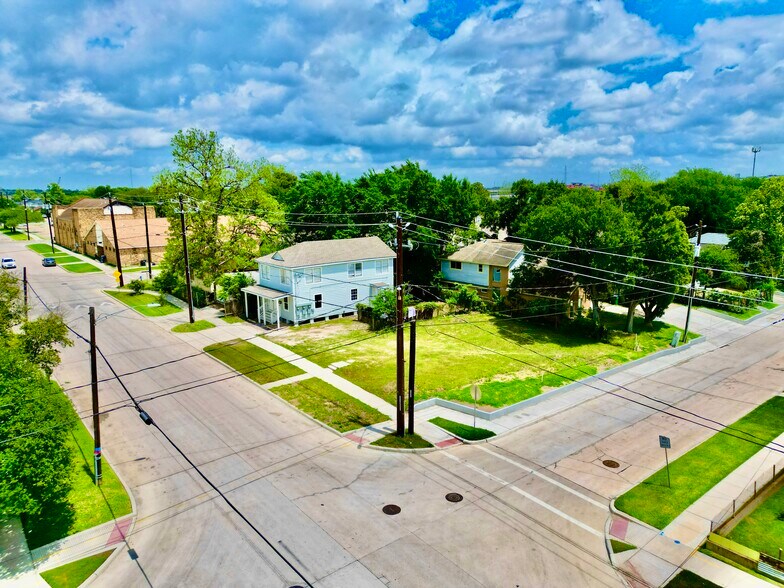 More Photos Of 307 S 79th St, Houston Multifamily For Sale