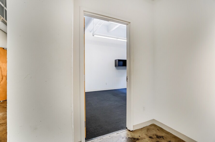 More Photos Of 20 E Central Pky, Cincinnati Office Residential For Lease