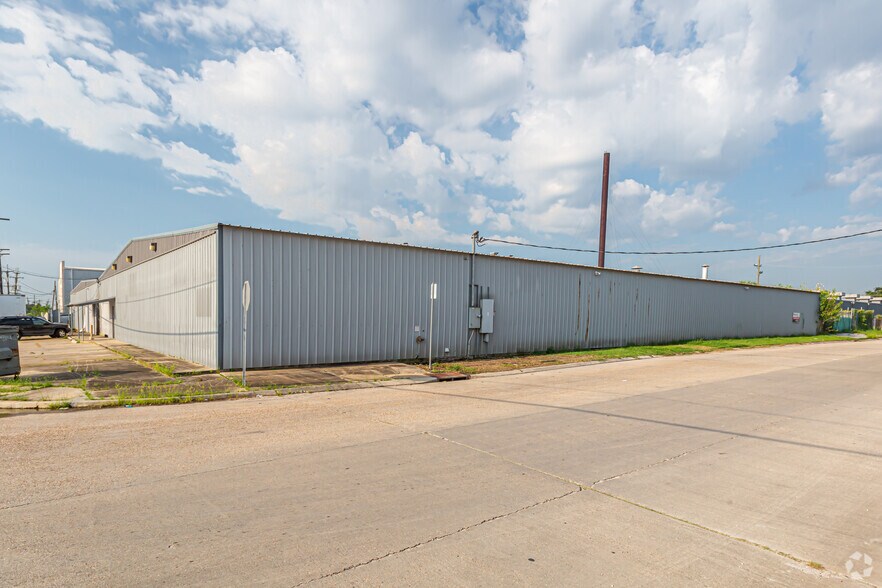 More Photos Of 3800 Desire Pky, New Orleans Warehouse For Lease
