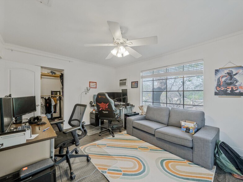 More Photos Of 2326 Hartford Rd, Austin Apartments For Sale