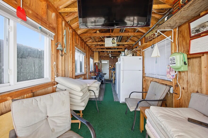 More Photos Of 1 Merit Ct, Brooklyn Marina For Sale