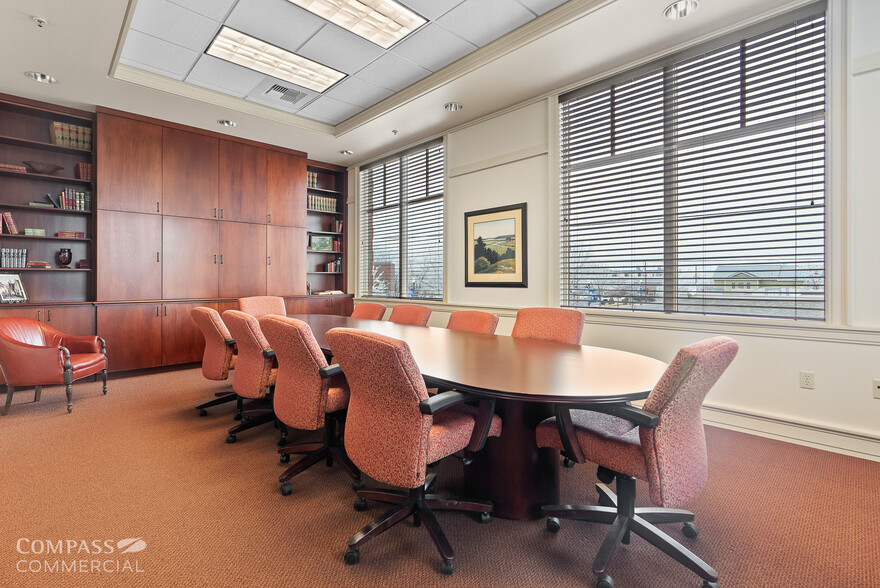 More Photos Of 735 SW 6th St, Redmond Office For Lease