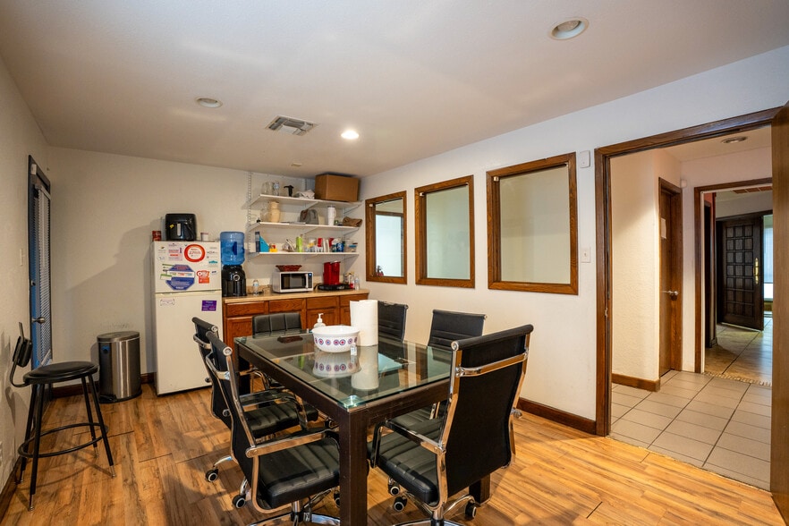 More Photos Of 8004 West Ave, San Antonio Office For Sale