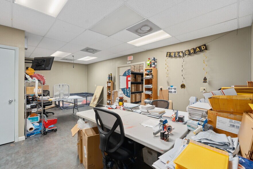 More Photos Of 175 Semoran Commerce Pl, Apopka Light Distribution For Sale