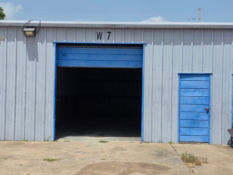 Primary Photo Of 1814 City Hall Dr, Rosenberg Self Storage For Lease