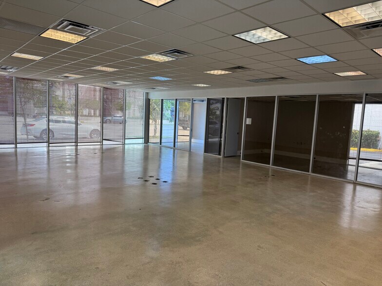 More Photos Of 2434 Hollywood Blvd, Hollywood Office For Sale