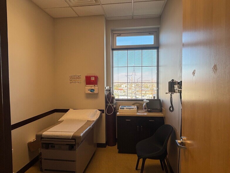 More Photos Of 38 Water St, Henderson Medical For Lease