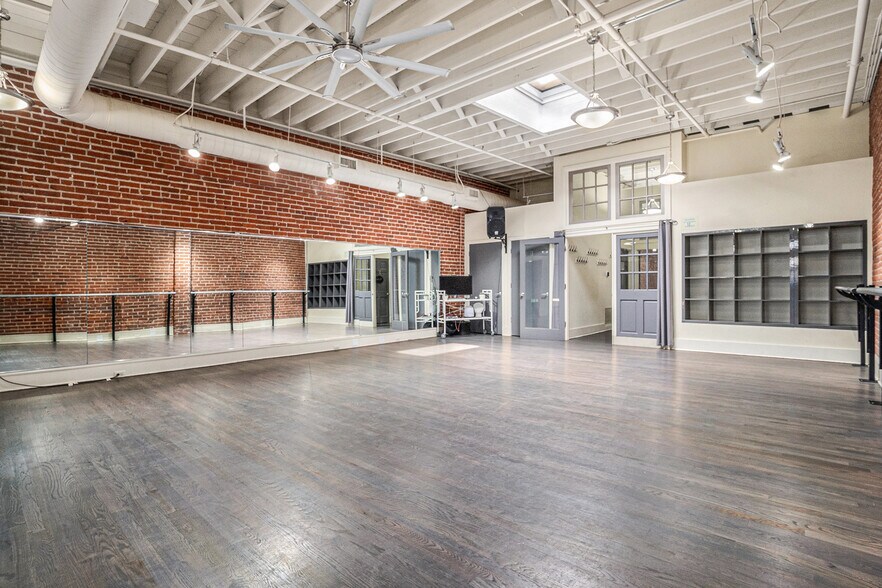 More Photos Of 1917 Market St, Denver Storefront For Sale