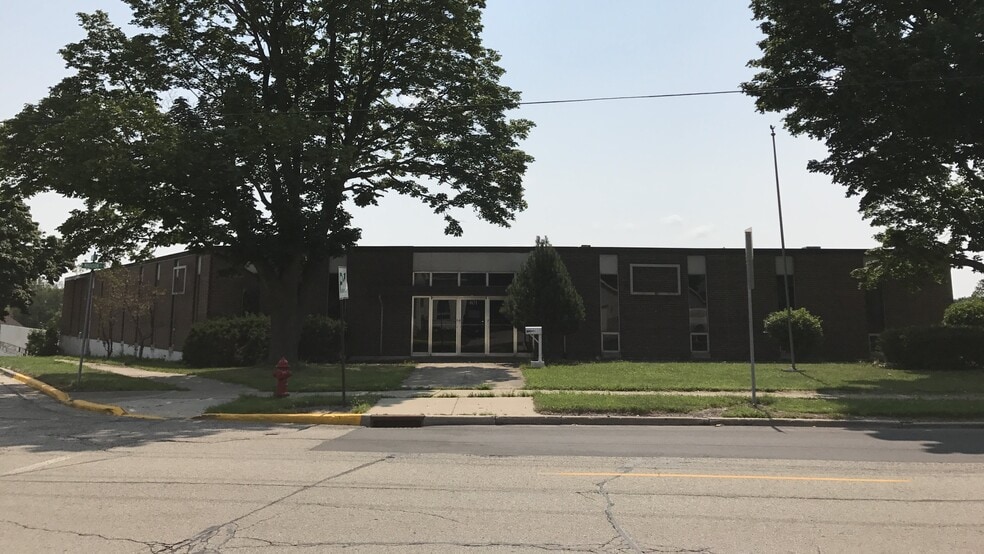 More Photos Of 315 W Mill St, Beaver Dam Manufacturing For Lease