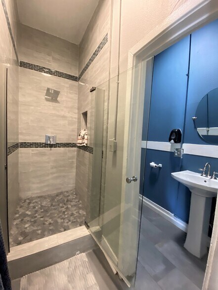 More Photos Of 3522 Sampson St, Houston Apartments For Sale