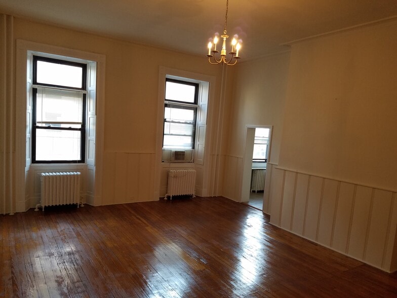 More Photos Of 18 W Franklin St, Baltimore Office Residential For Sale
