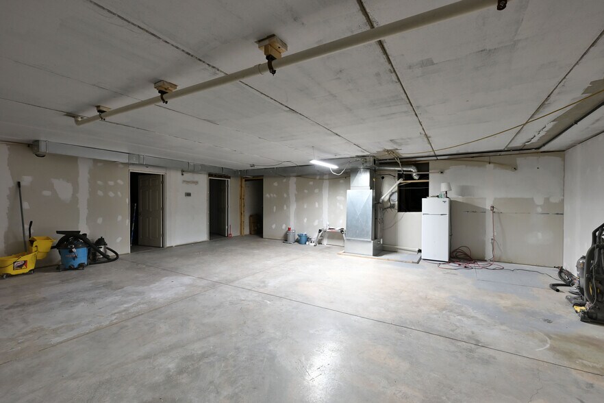 More Photos Of 11706 N Eaton Rd, Hayward Bar For Sale