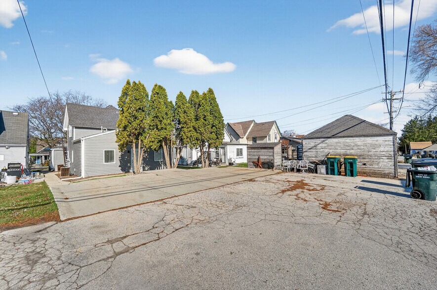 More Photos Of 533 S Main St, West Bend Office For Sale