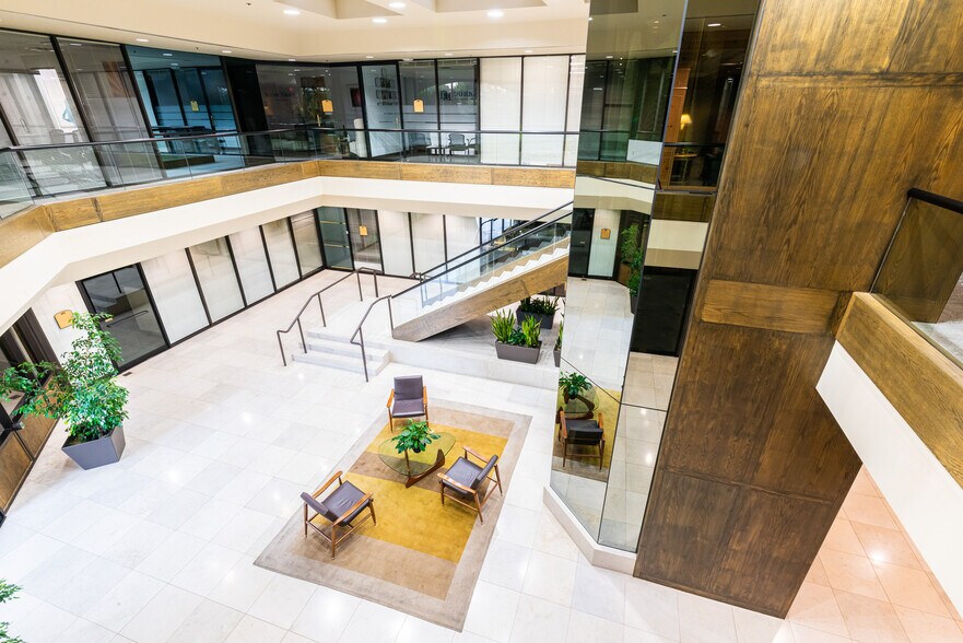 More Photos Of 4040 E Camelback Rd, Phoenix Office For Lease