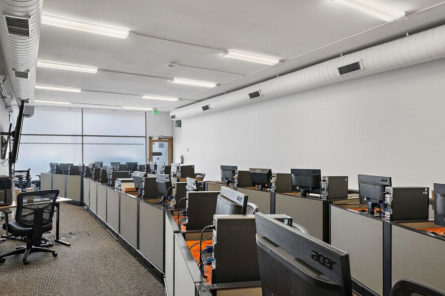 More Photos Of 220-222 W 2nd St, Pueblo Light Manufacturing For Lease