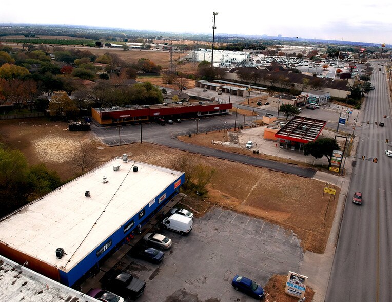 More Photos Of 6206 Montgomery, San Antonio Storefront Retail Office For Sale