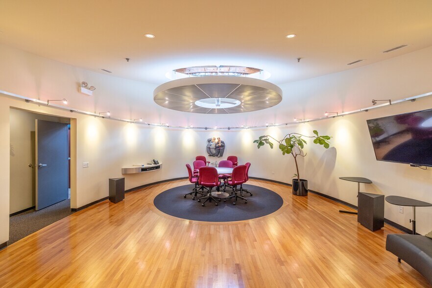 More Photos Of 21 S Racine Ave, Chicago Warehouse For Lease