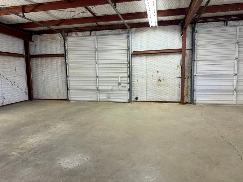 More Photos Of 305 N 9th St, Slaton Service Station For Sale