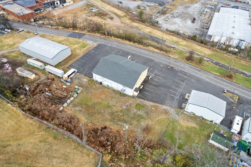 More Photos Of 701 Red River St, Clarksville Office For Sale