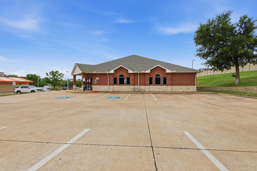 More Photos Of 1695 S State Highway 121, Lewisville Veterinarian Kennel For Sale