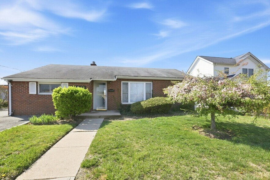 More Photos Of 4169 Iris Pl, Bethpage Medical For Sale