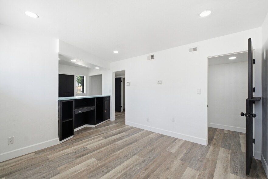 More Photos Of 1012 Hale Ave, Corcoran Office Residential For Sale