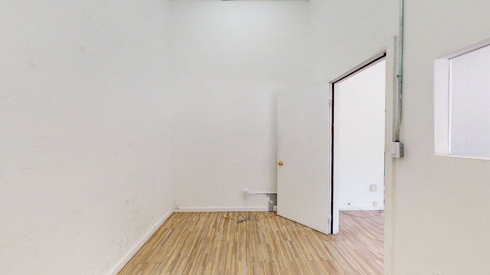 More Photos Of 13031 Montana Ave, Los Angeles Freestanding For Lease