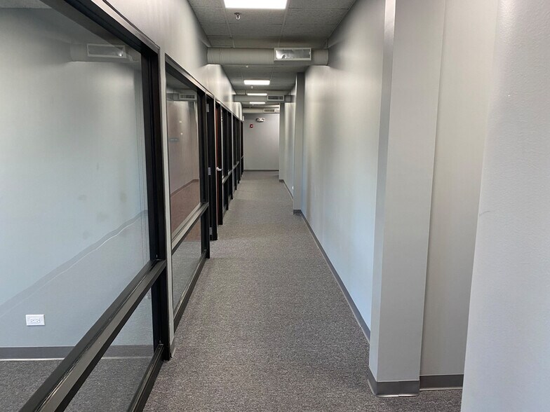 More Photos Of 426 S Westgate St, Addison Self Storage For Lease