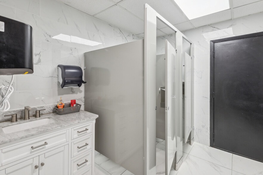 More Photos Of 1804 Plaza Ave, New Hyde Park Light Distribution For Lease