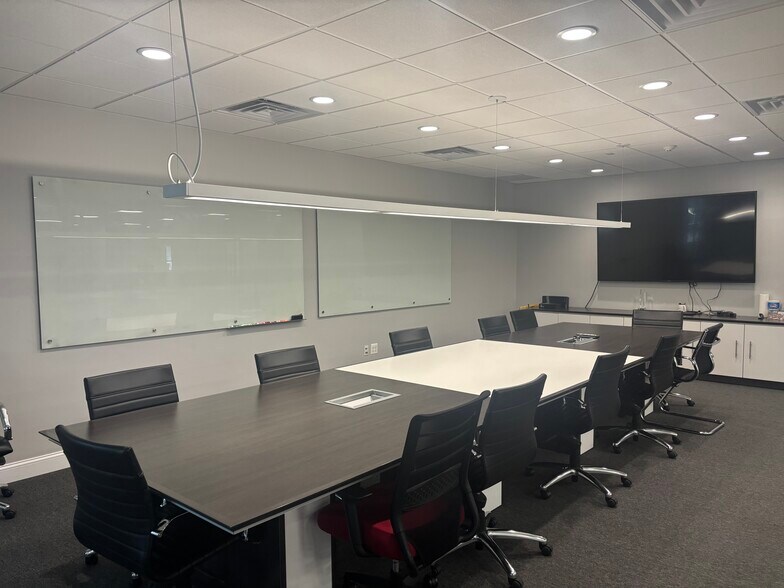 More Photos Of 740 Broad St, Shrewsbury Office For Lease