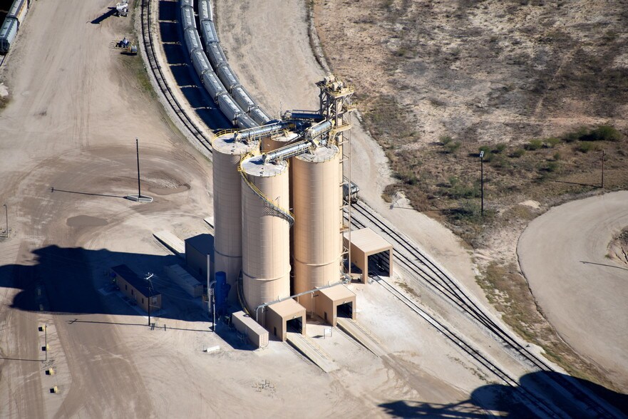 More Photos Of 12070 Center Rd, San Antonio Land For Lease