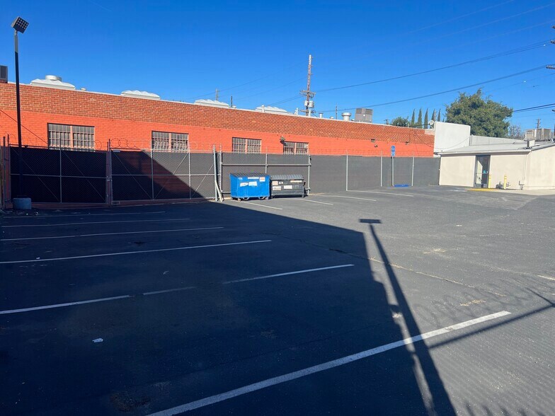 More Photos Of 4442 York Blvd, Los Angeles Auto Dealership For Lease