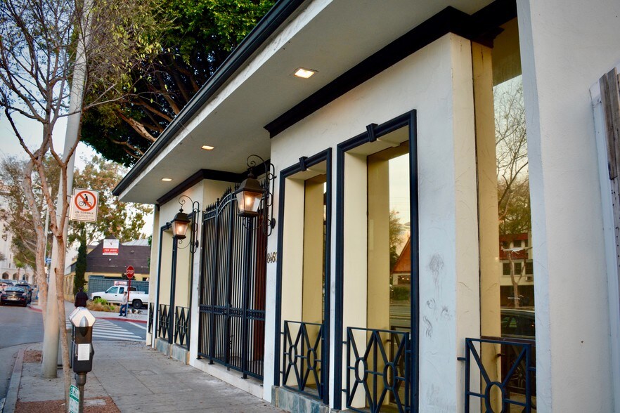 More Photos Of 8460 Santa Monica Blvd, West Hollywood Freestanding For Sale