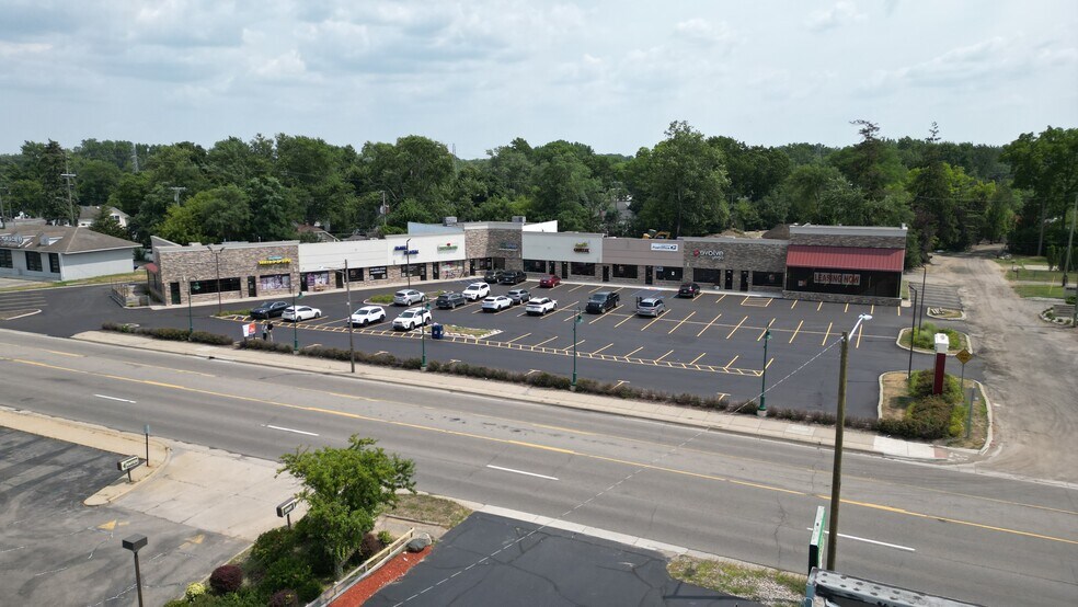 More Photos Of 2807-2867 Orchard Lake Rd, Sylvan Lake Unknown For Lease