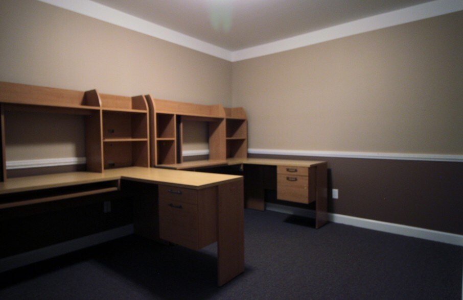 More Photos Of 10151-10171 Bergin Rd, Howell Flex For Lease