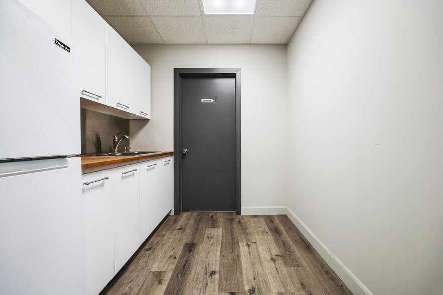 More Photos Of 1350 Boul Lionel-Boulet, Varennes Warehouse For Lease