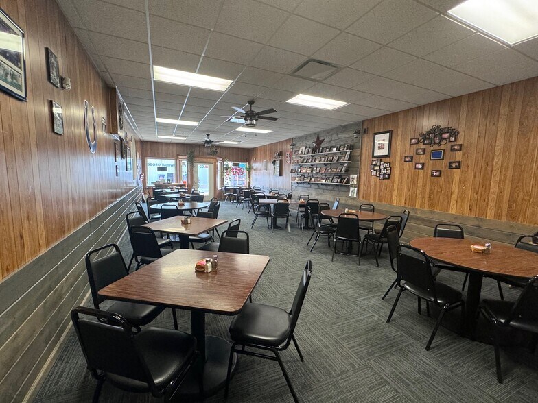 More Photos Of 115 E Main St, Hillsboro Restaurant For Sale