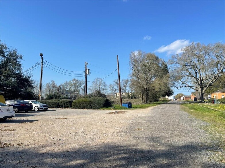 More Photos Of 2003 Phillips St, Prairie View Apartments For Sale